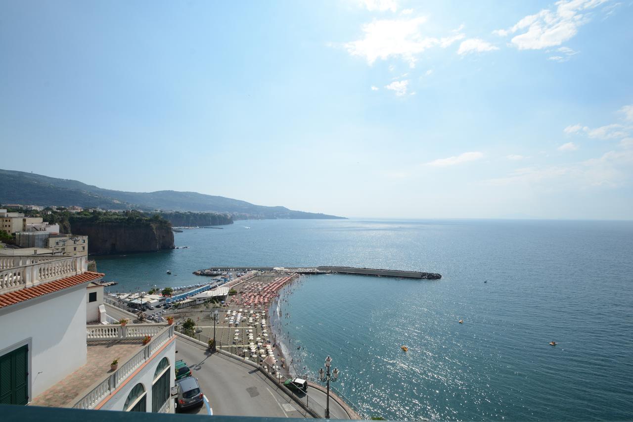 Panorama Palace Hotel Meta Bagian luar foto